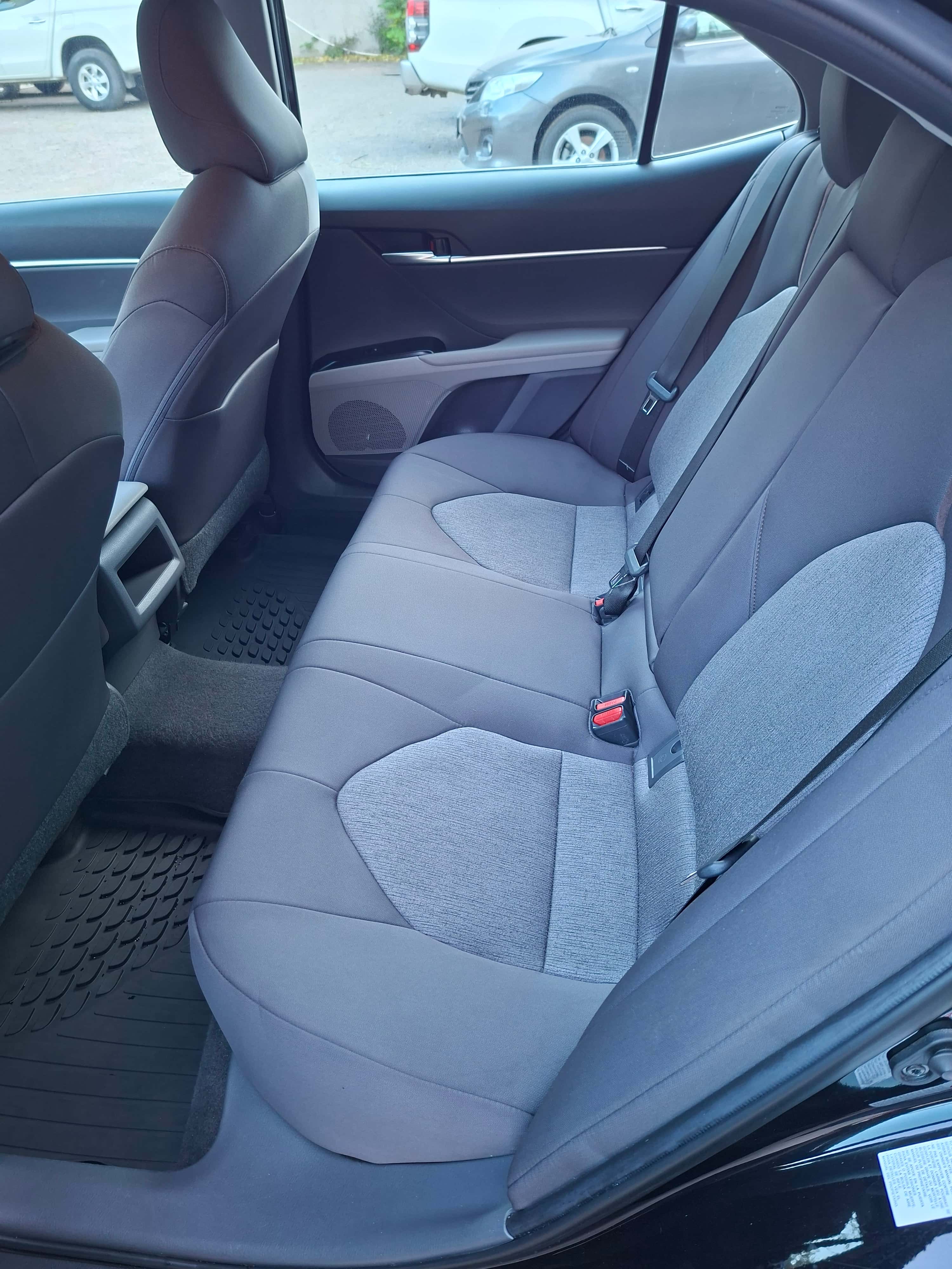 2019 Toyota Camry le - სურათი 7