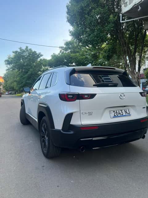 2025 Mazda CX-50 Premium - სურათი 3