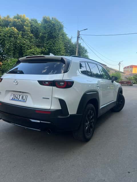 2025 Mazda CX-50 Premium - სურათი 5