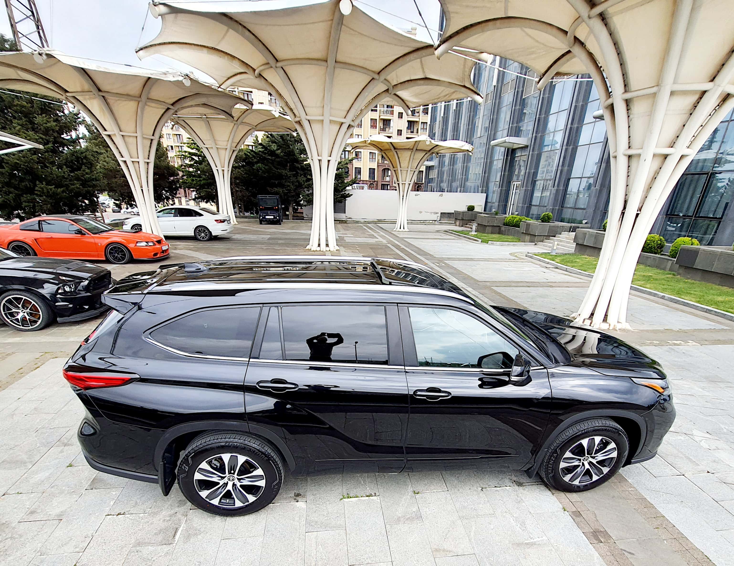 2023 Toyota Highlander XLE - სურათი 1