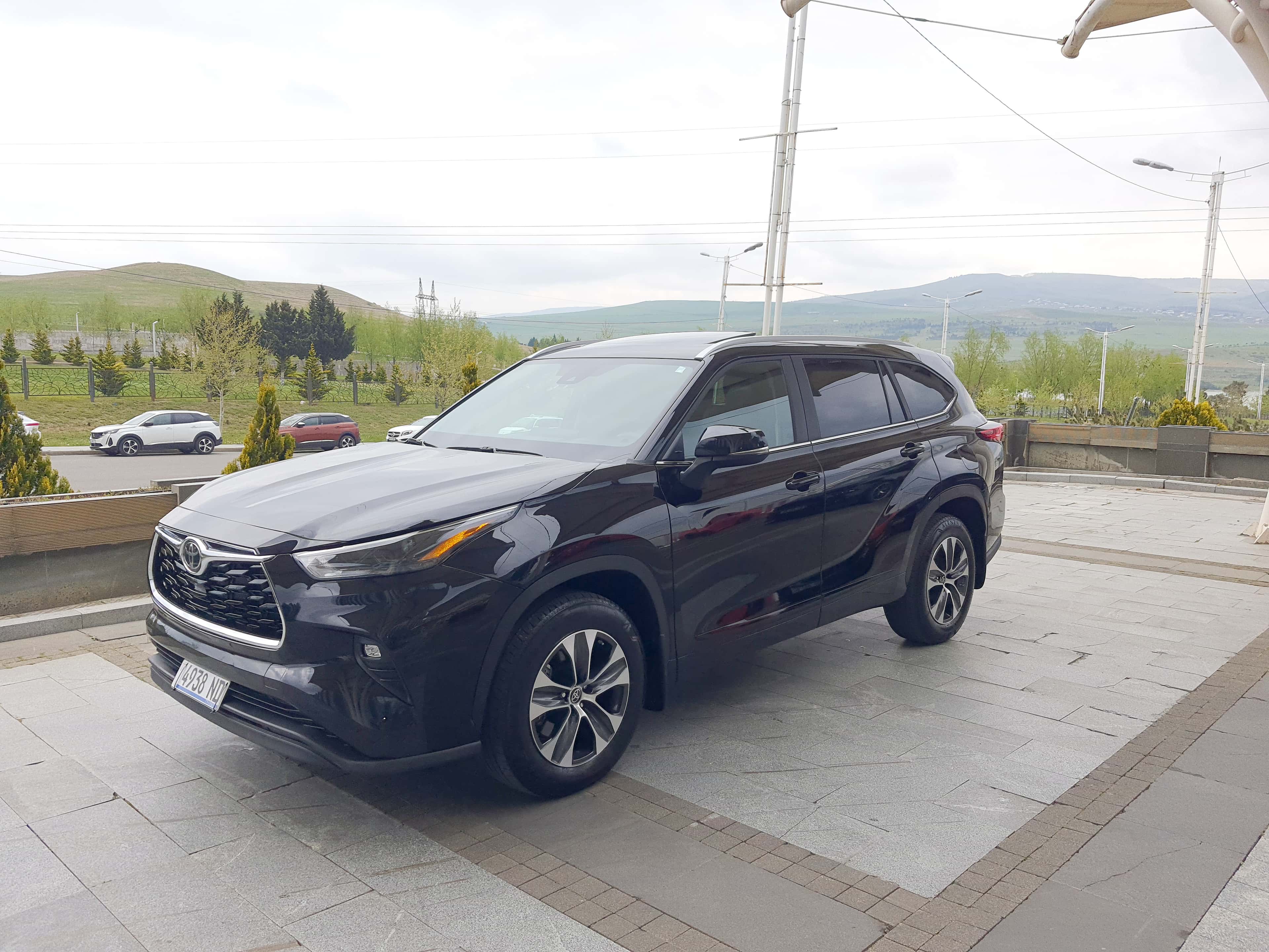 2023 Toyota Highlander XLE - სურათი 2