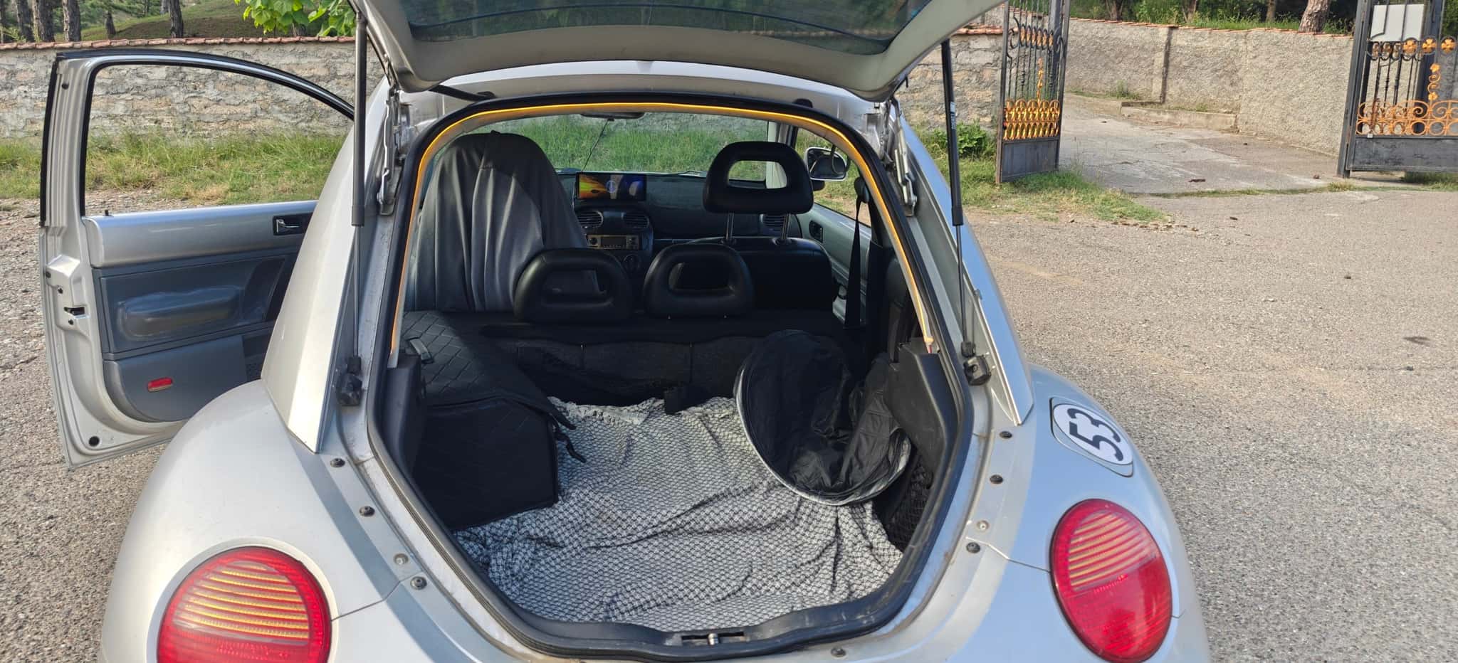 1999 Volkswagen New Beetle - Image 9