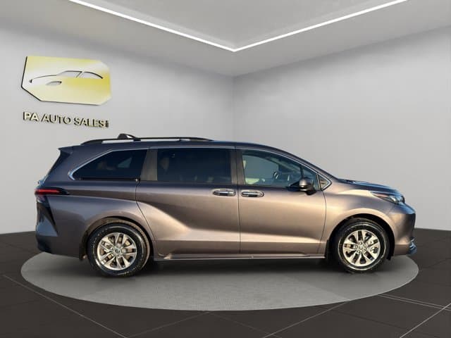 2024 Toyota Sienna XLE