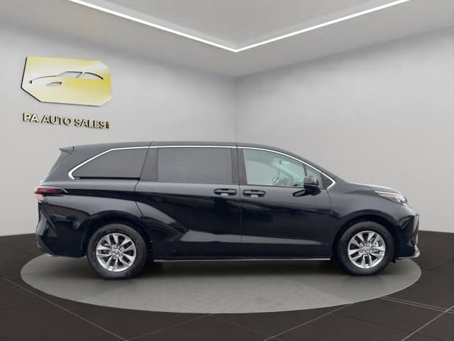 2024 Toyota Sienna LE Mini-, Passenger