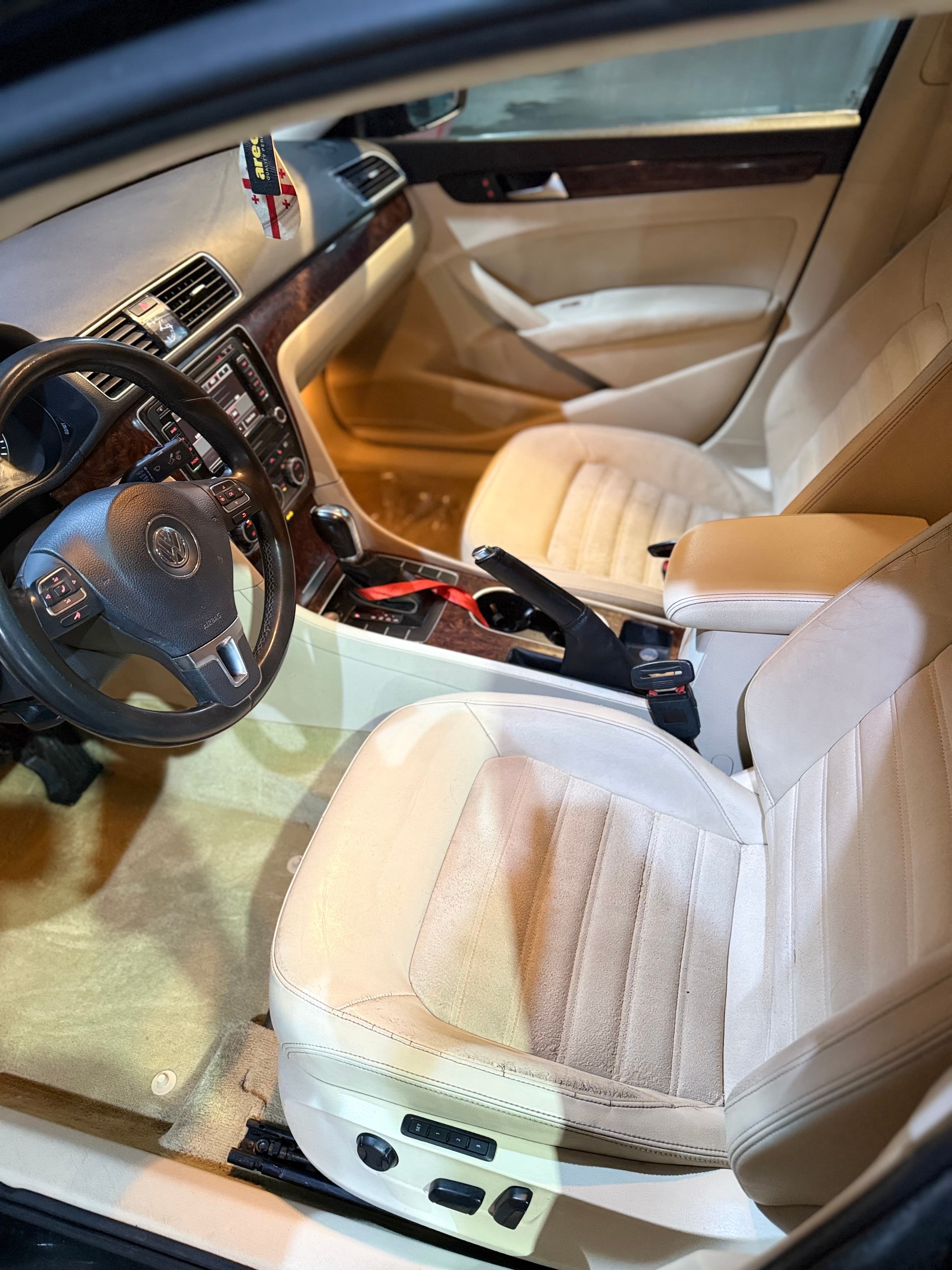 2013 Volkswagen Passat Sel