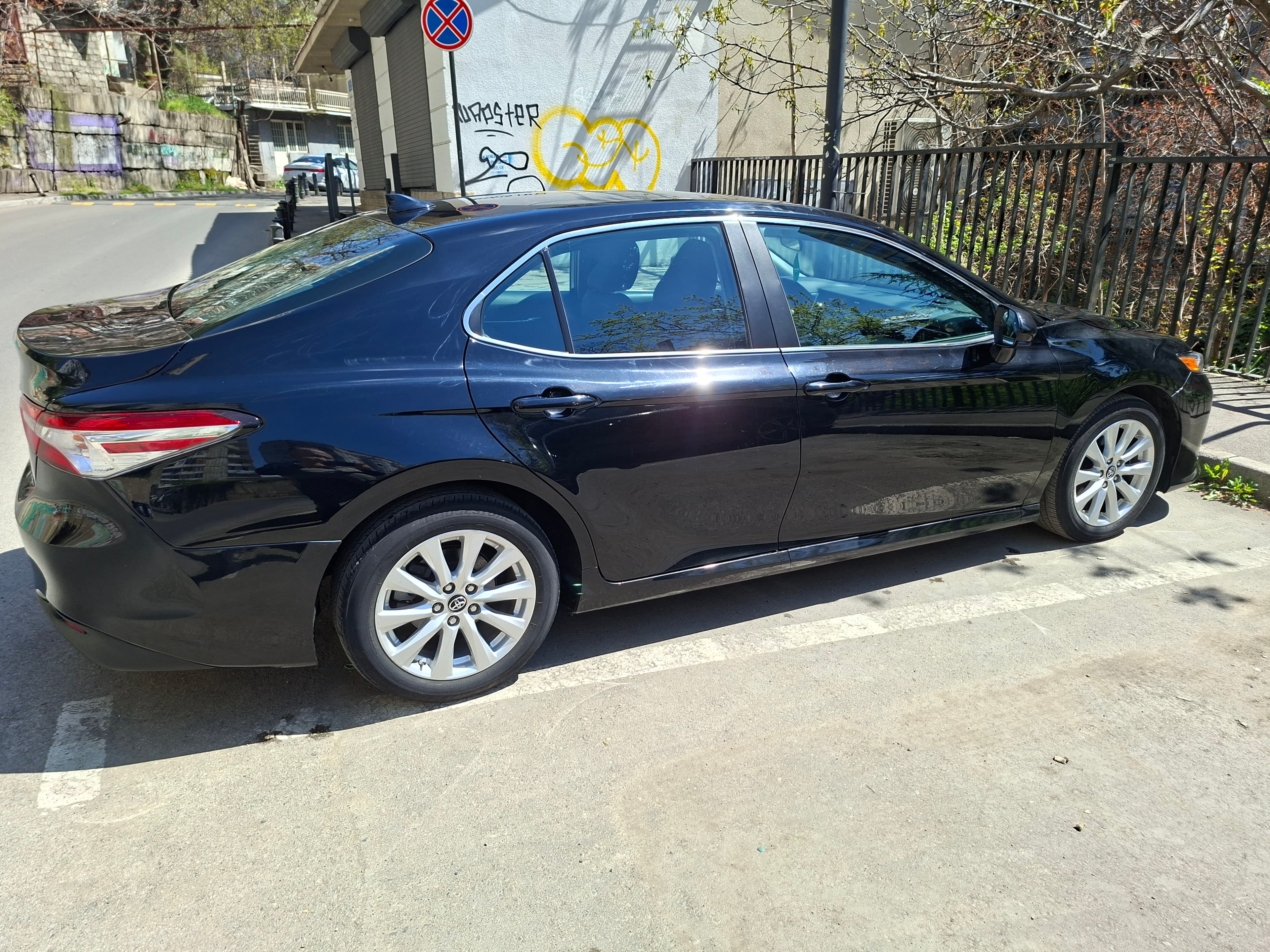 2019 Toyota Camry le