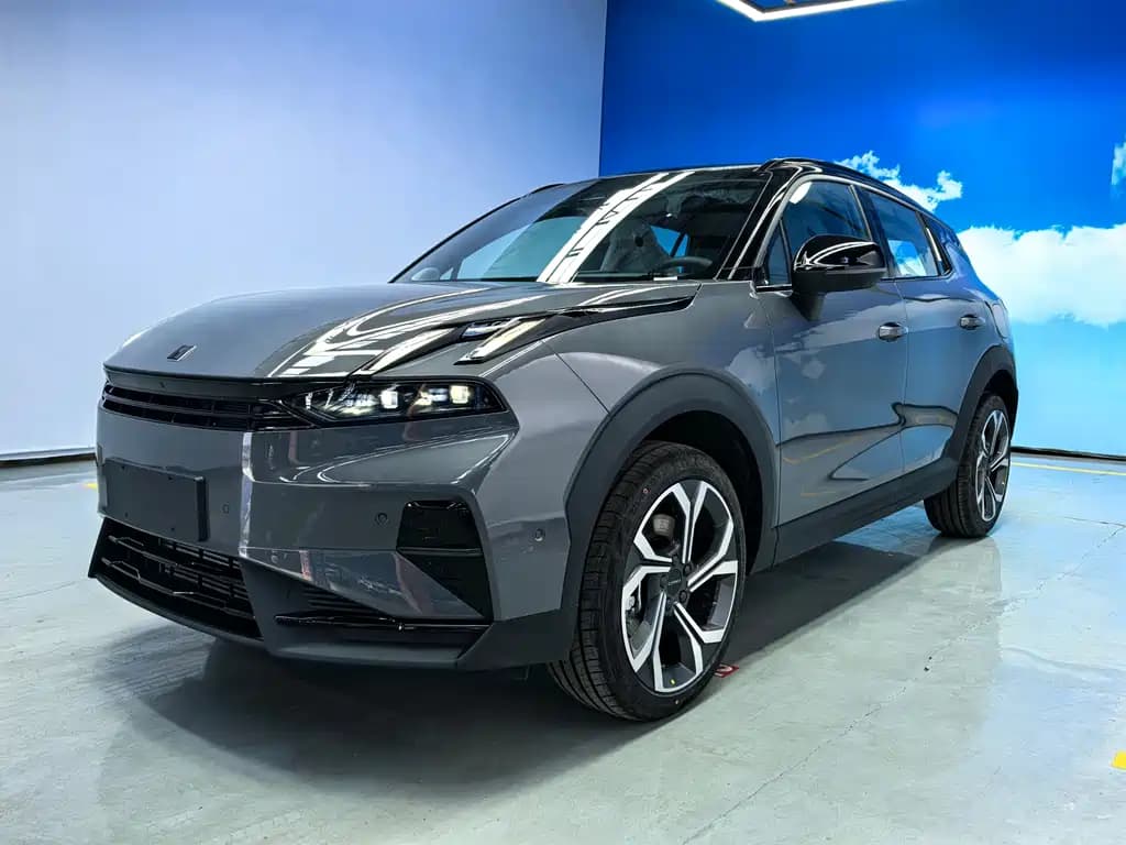2025 Lynk &amp; Co 06 in China