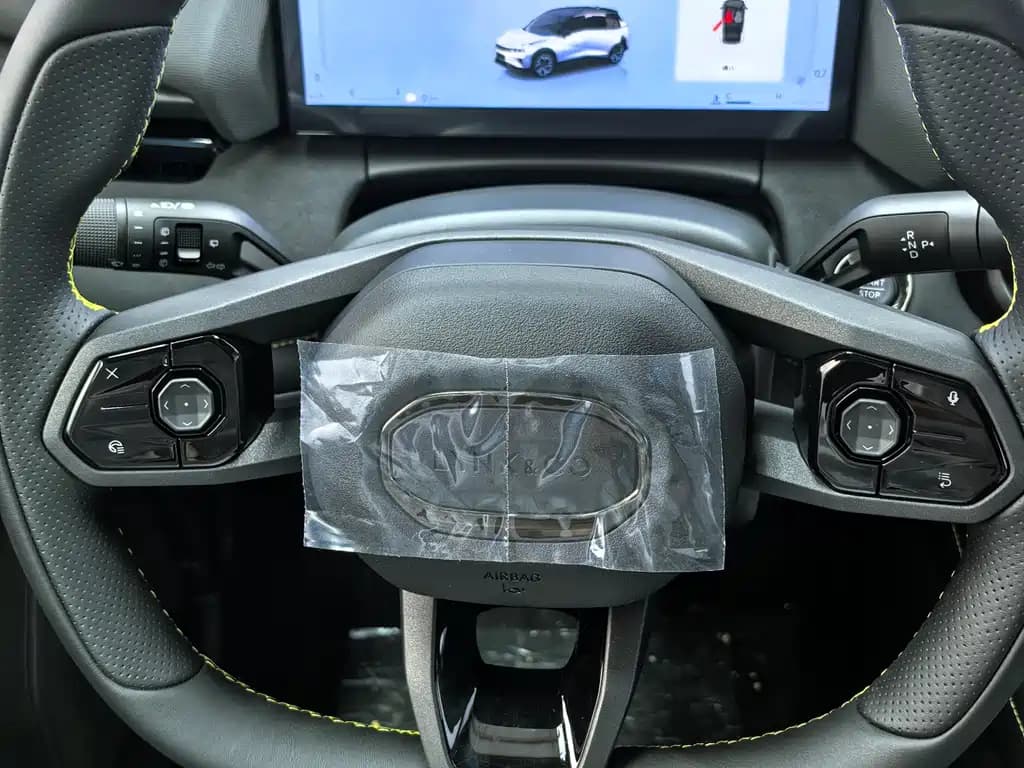 2025 Lynk &amp; Co 06